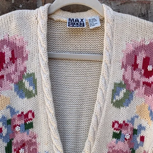 Take 50% OFF- Max Studio Cream Floral V-Neck Button-Up Cardigan, Size-S - Picture 6 of 13